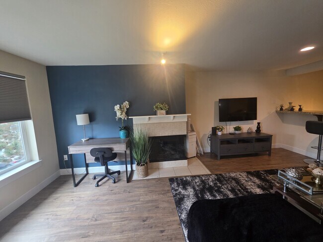 Building Photo - 300 N 130th St