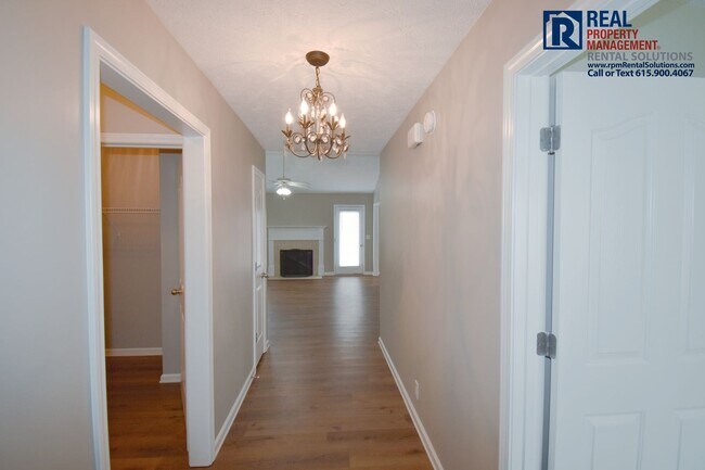 Building Photo - Adorable 3-bedroom home in Murfreesboro on a corner lot! Attached garage and washer and dryer hoo...