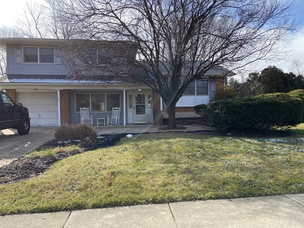 Primary Photo - 722 Chrysler Ave