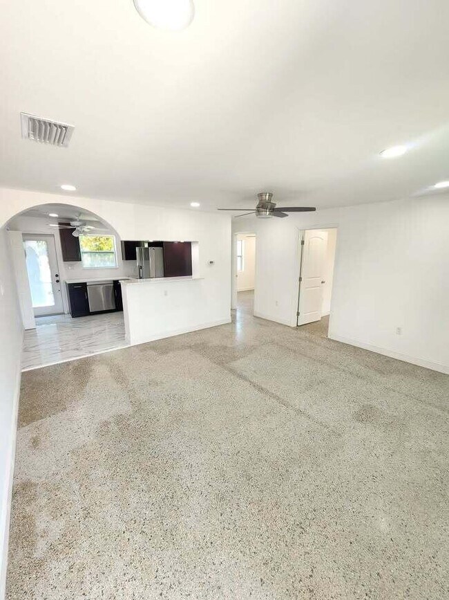 Foto del edificio - 505 NE 3rd Ave