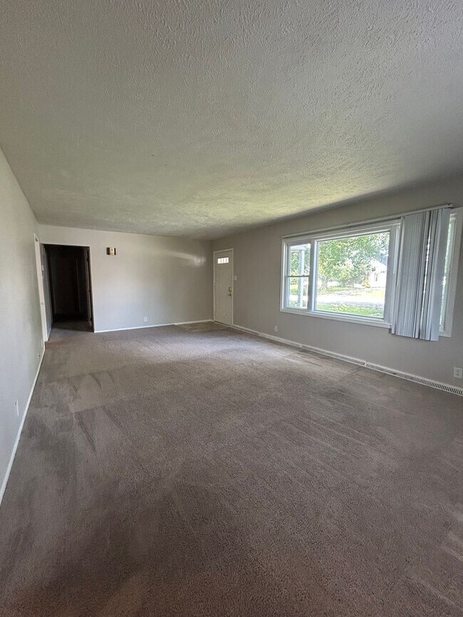 Foto del edificio - Beautiful 4 Bedroom / 1.5 Bath Home - Grea...