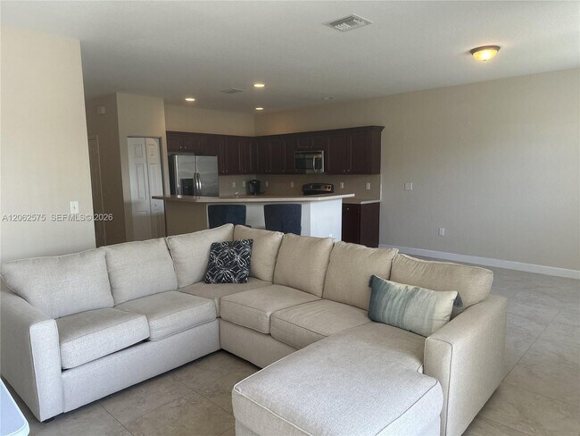 Foto del edificio - 1015 NE 208th St