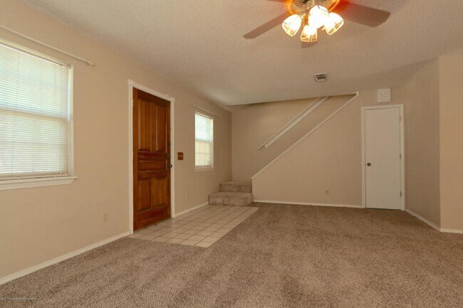 Foto del edificio - 2 bed, 2.5 bath townhome