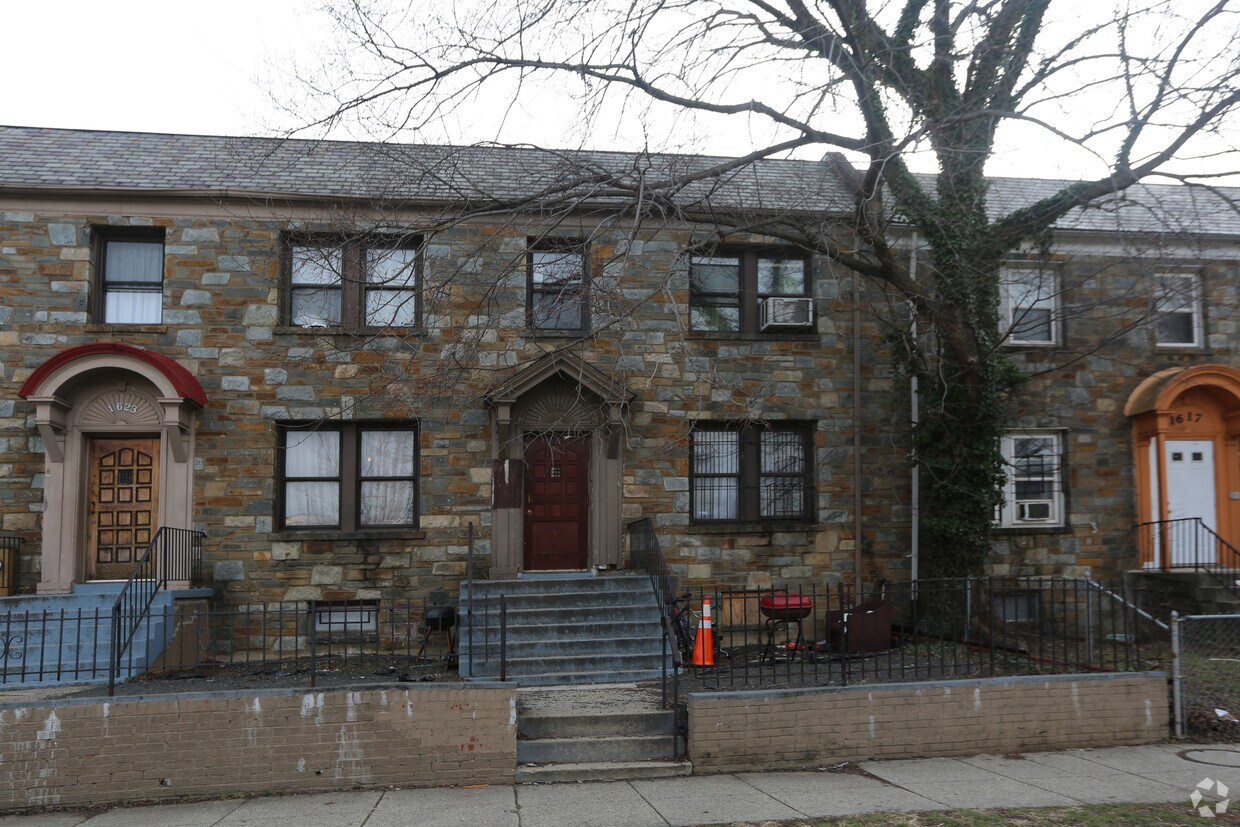 Primary Photo - 1621-1623 Holbrook St NE