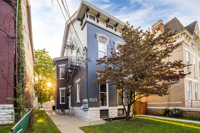 Building Photo - 1325 Scott St