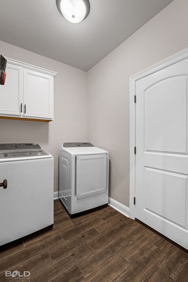 Building Photo - Check Out this 3 bed 2 bath!!