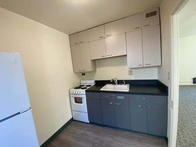 Interior Photo - Eugene Manor Apartments