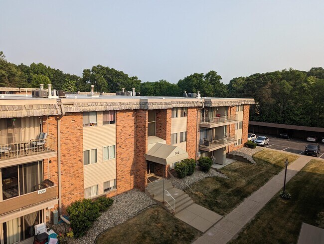 Foto del edificio - 734 W Kilgore Rd