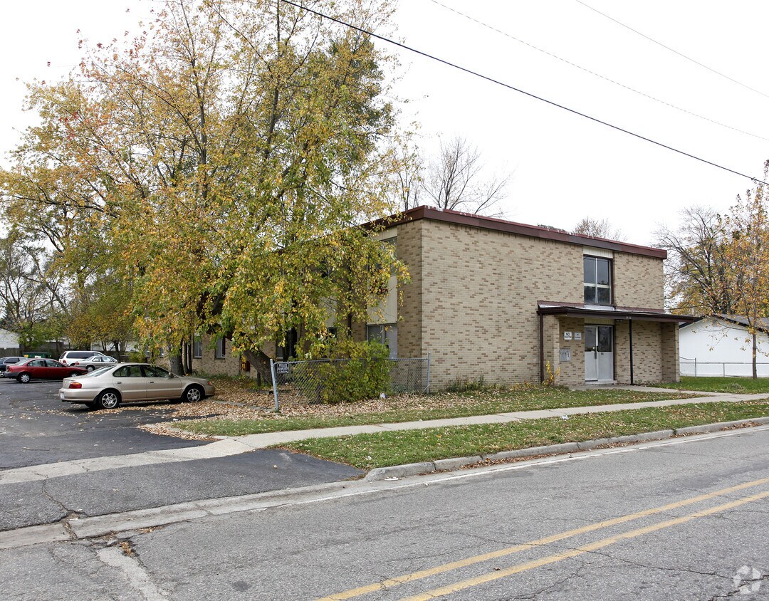 Building Photo - 1480 Parkwood Ave