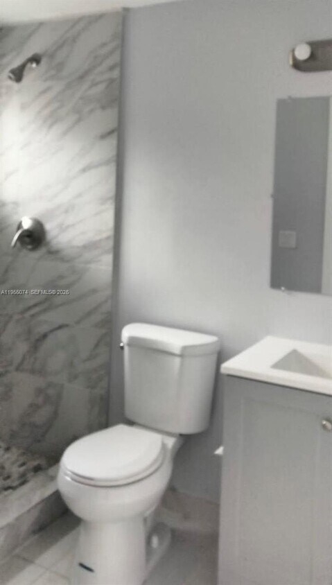 Building Photo - 629 9th St