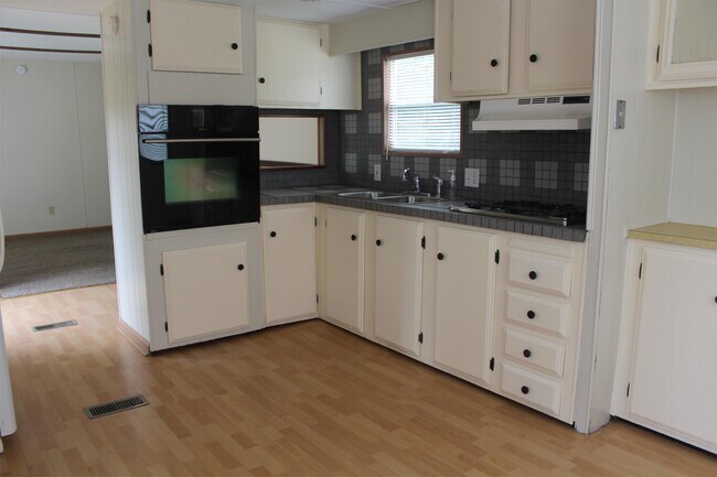 Building Photo - 509 Golden Acres Dr