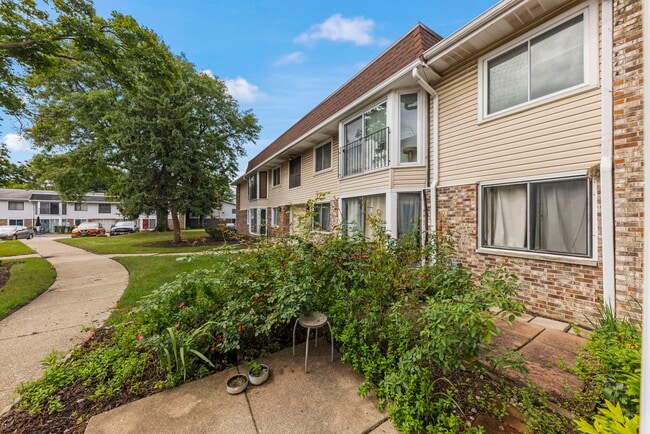 Building Photo - 2640 Mitchell Dr