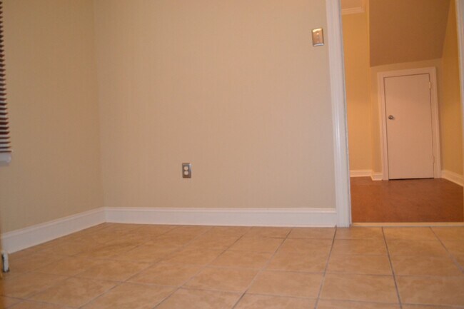 Foto del edificio - 5755 Larchwood Ave
