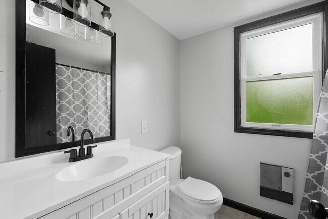Building Photo - GORGEOUS 3 BEDROOM AVAILABLE NOW IN CRAFTO...
