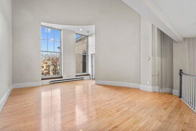 Foto del edificio - 350 W 4th St