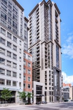 Building Photo - 150 Main St W