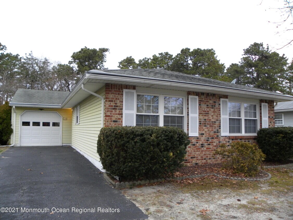 10 Whitecap Way, Brick Township, NJ 08723 House Rental in Brick