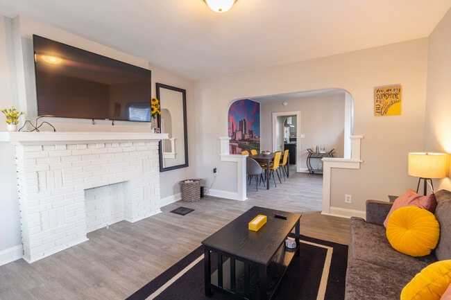 Foto del edificio - 1123 Wilson Ave