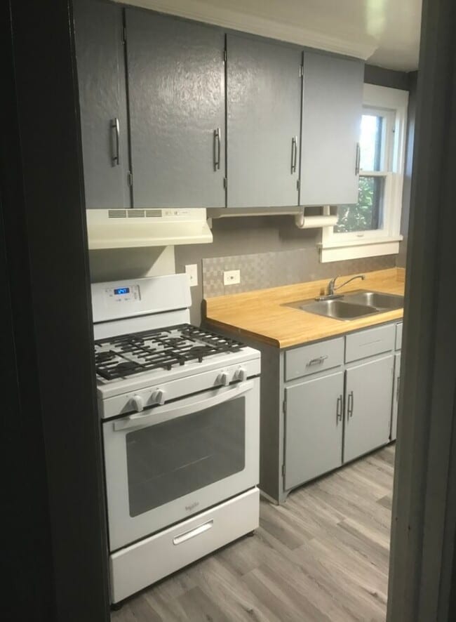 Kitchen - 428 E 27th St