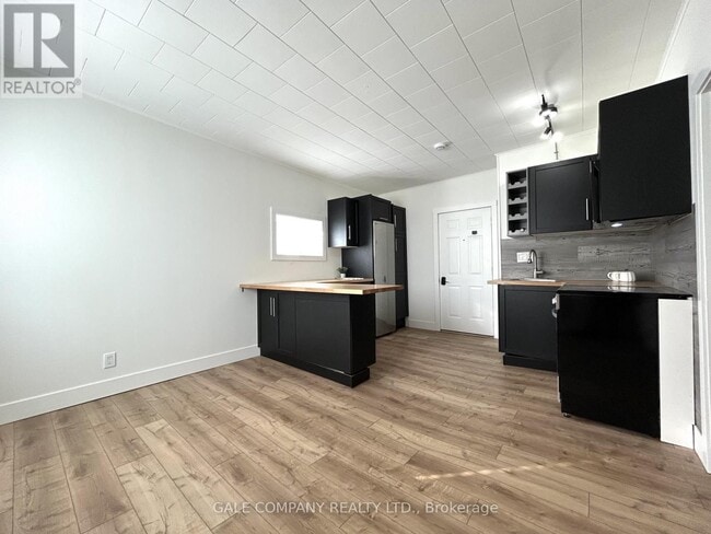 Building Photo - 131 Reserve St