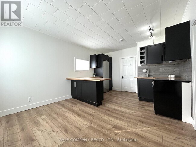 Photo du bâtiment - 131 Reserve St