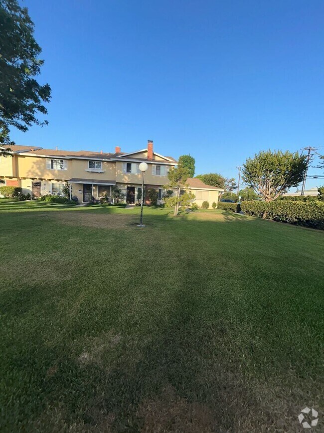 Building Photo - 15967 Robson Ct