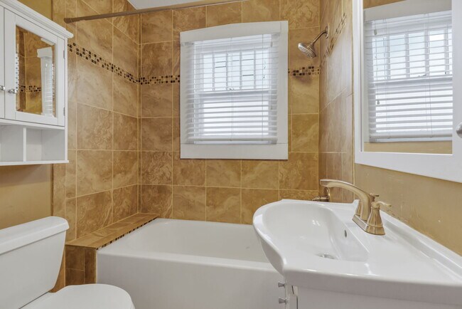 Foto del edificio - 4994 Julian St