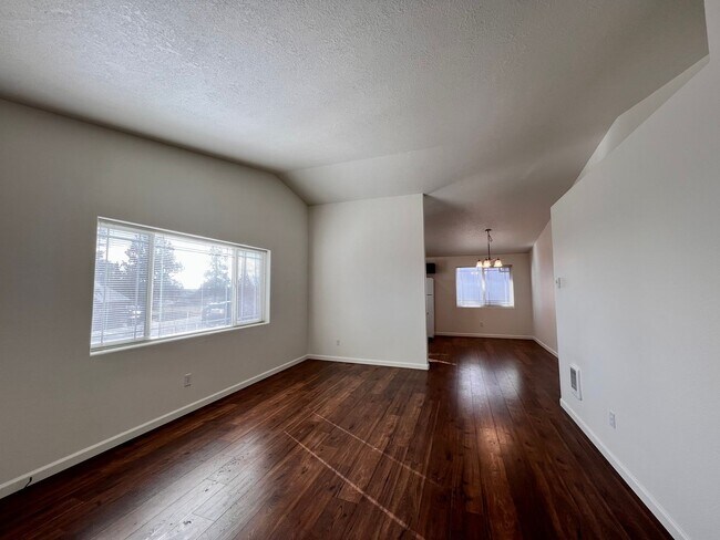 Foto del edificio - 06-100