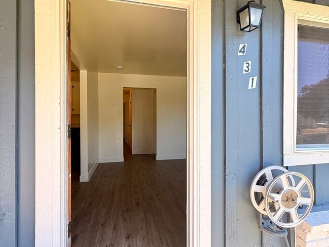 Foto del edificio - Great Single Story For Rent in Rio Linda CA! 3 Bedroom 1 Bathroom with large backyard