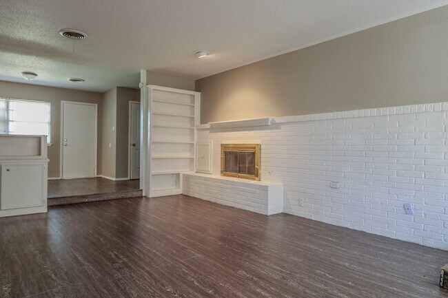 Foto del edificio - 3 Bedroom 2 Bath Home Ready 7/10!