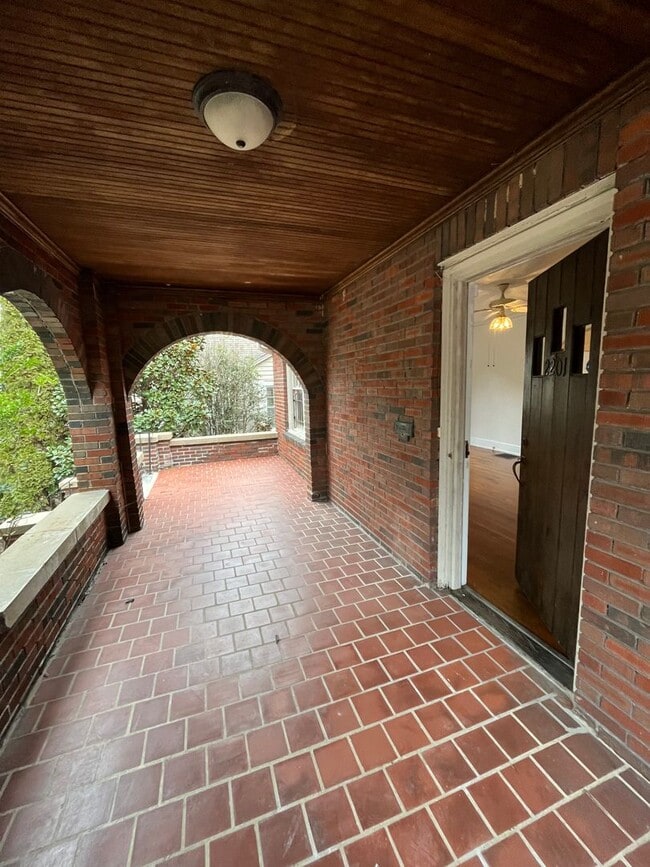 Building Photo - ENGLISH VILLAGE 21ST DUPLEX