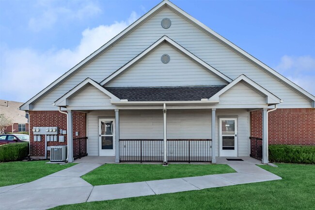 Building Photo - 1600 W Clements St