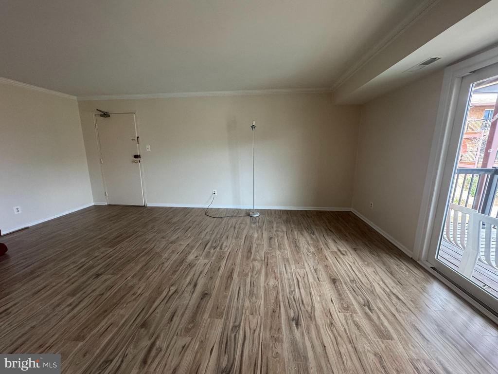 214 Locust St SE Unit 118, Vienna, VA 22180 Room for Rent in Vienna