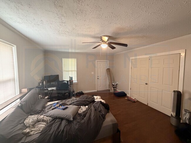 Building Photo - Move in to Olympia!