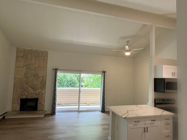 Cozy Fireplace - 12429 NE 130th Ct