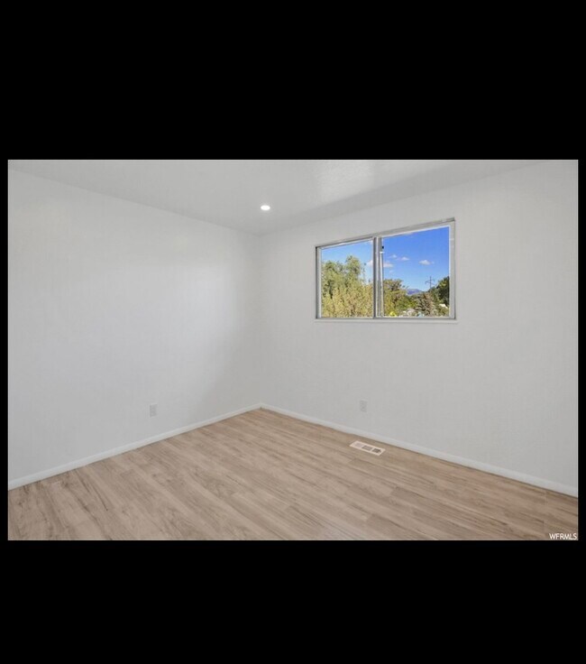 Foto del edificio - 790 N 250 W