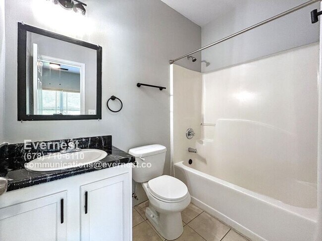 Foto del edificio - 2145 Hollywood Dr NW