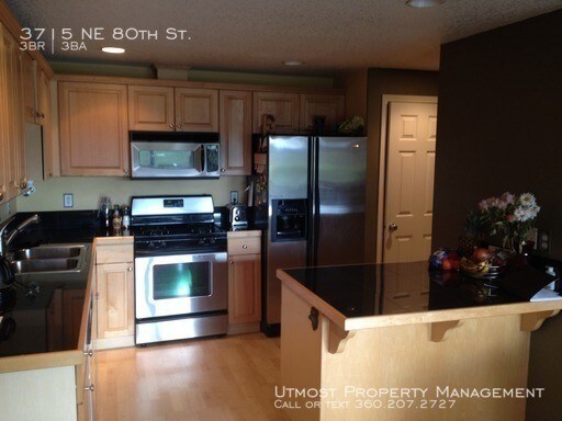 Building Photo - 3BD Townhouse Next to Luke Jensen Sports Park