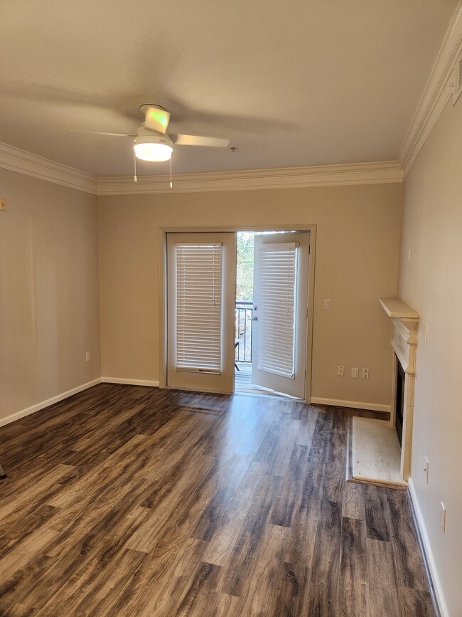 Foto del edificio - 5559 glenridge dr,