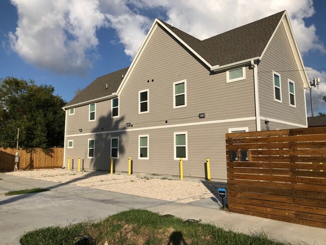 Building Photo - 3009 Callie St