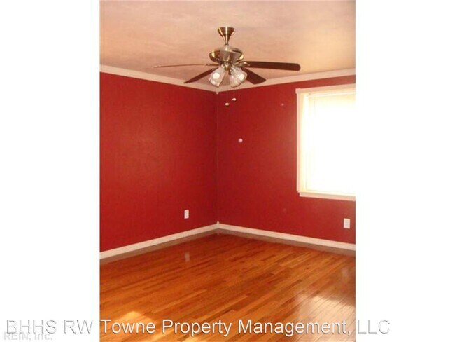 Building Photo - 3 br, 2.5 bath House - 560 Old Post Road