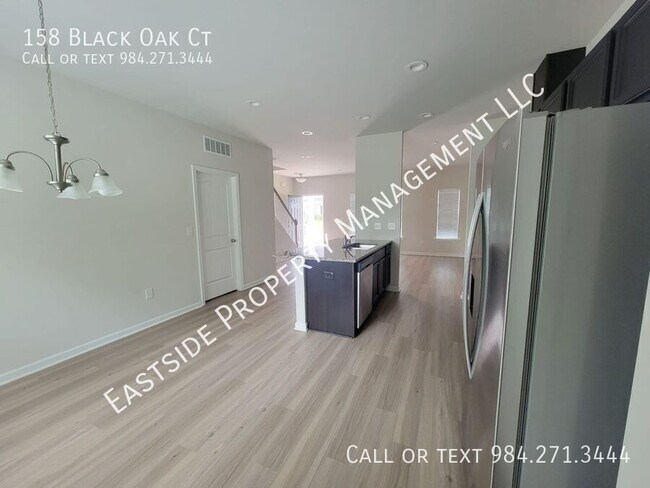 Foto del edificio - 158 Black Oak Ct