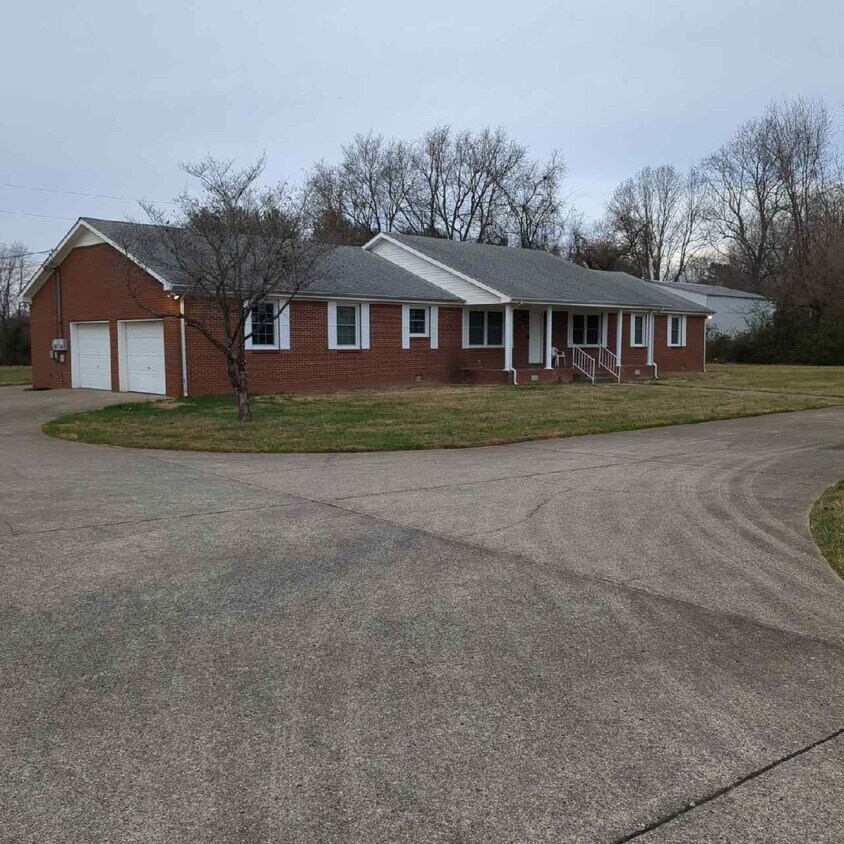 Primary Photo - 556 Rucker Ln