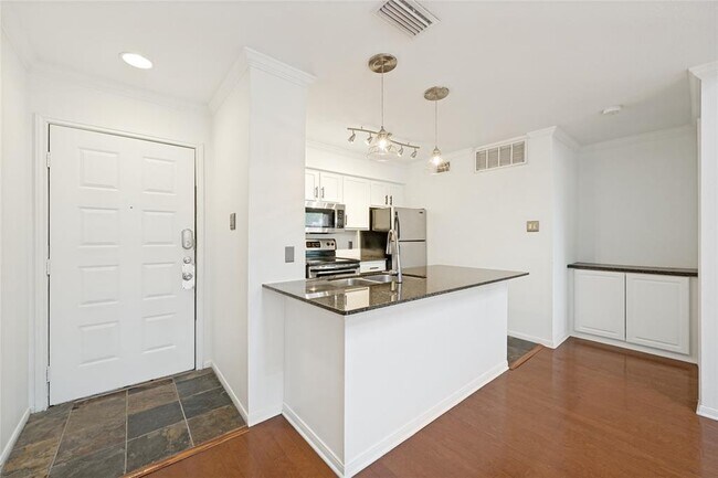 Foto del edificio - 8888 Tallwood Dr