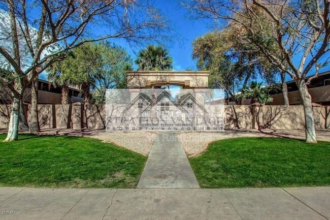 Building Photo - 810 E Colter St