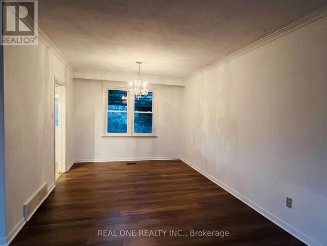 Building Photo - 6 Fairhill Crescent