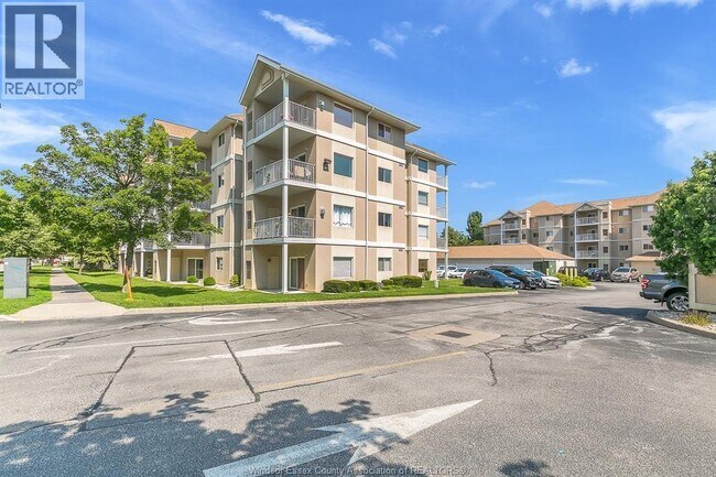 Building Photo - 1535 Grand Marais Rd W
