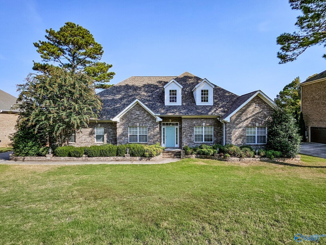 Foto principal - 107 Cedar Valley Ct
