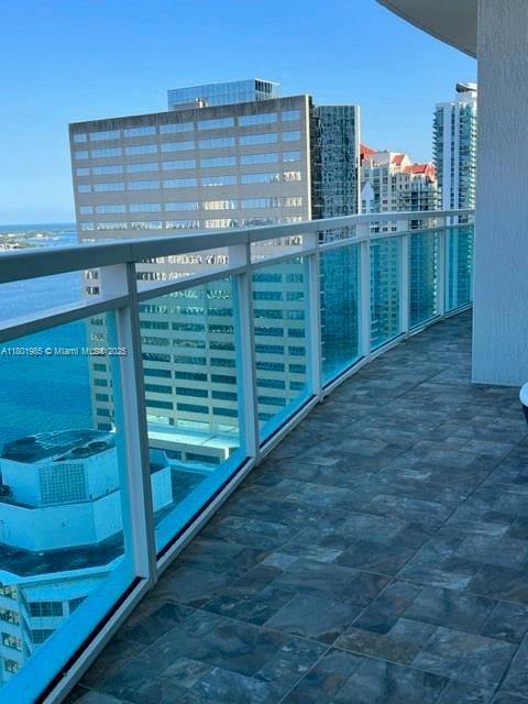 Building Photo - 950 Brickell Bay Dr