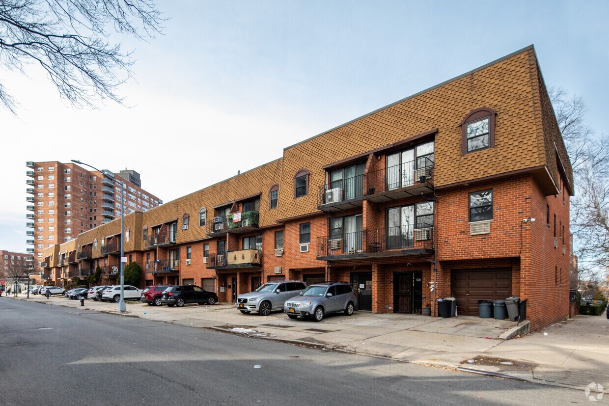 Primary Photo - 112-31 75th Ave